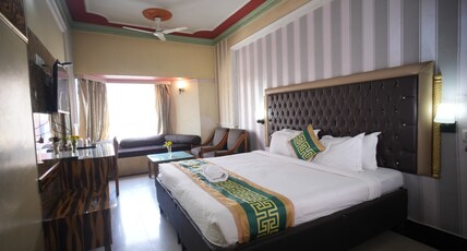 Hotel Samrat International Room Type - Deluxe Room with City View