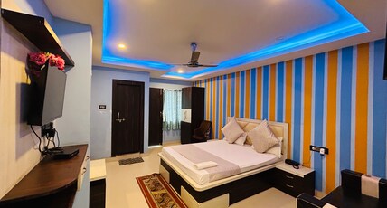 THE DIAMOND HOTEL AND FAMILY RESTAURANT Room Type - Deluxe Non-AC Rooms