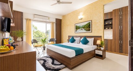 Hotel Mint Grand - A Smart Stay Near Yashobhoomi Room Type - Executive Room With Balcony Hotel Mint Grand - A Smart Stay Near Yashobhoomi Room Type - Executive Room With Balcony