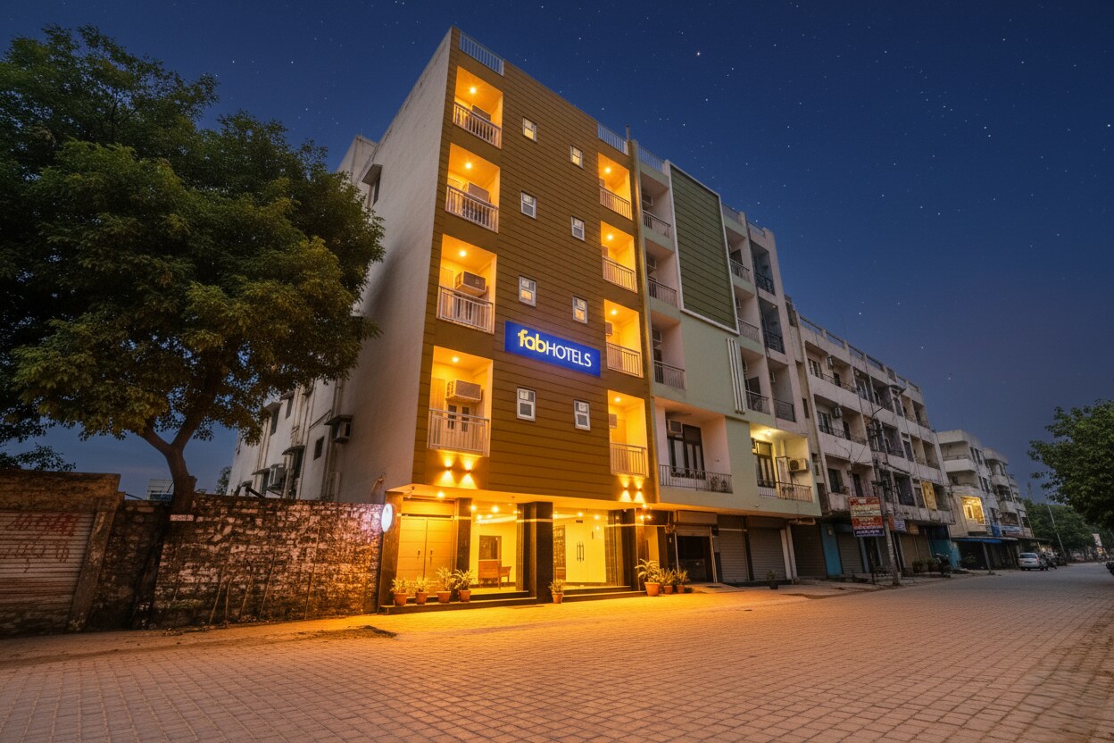 FabHotel Taugan Inn - Nr. Yashobhoomi Convention Centre - Tap to explore photos