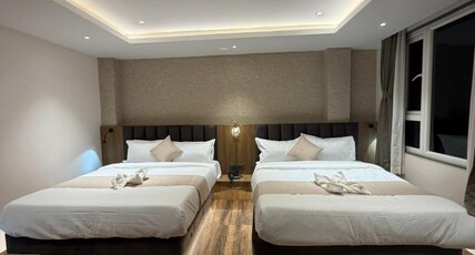 The Royale Serenity Hotel Room Type - Luxury Room with Mountain View