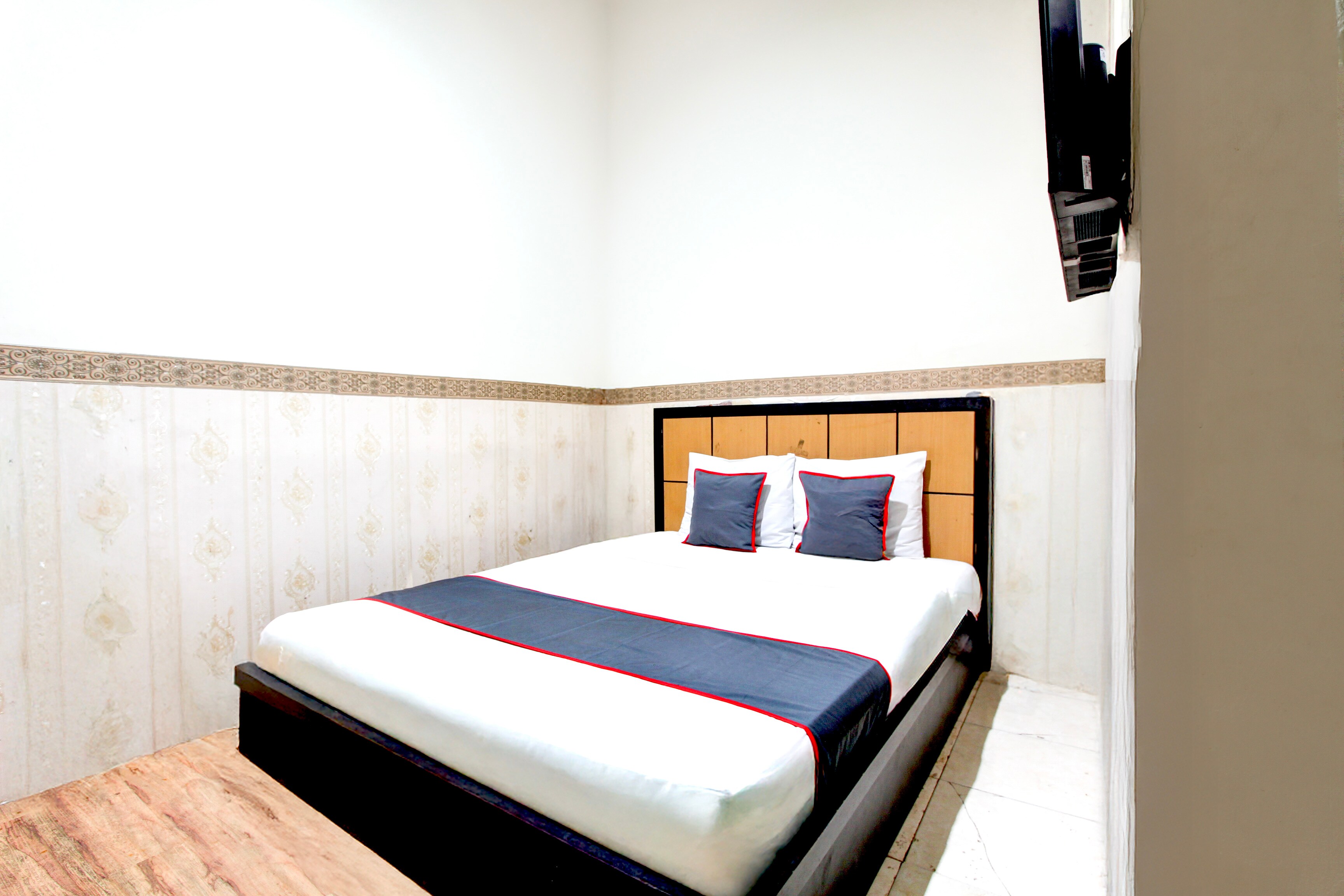 Hotel O Mega Inn Guest House - Tap to explore photos