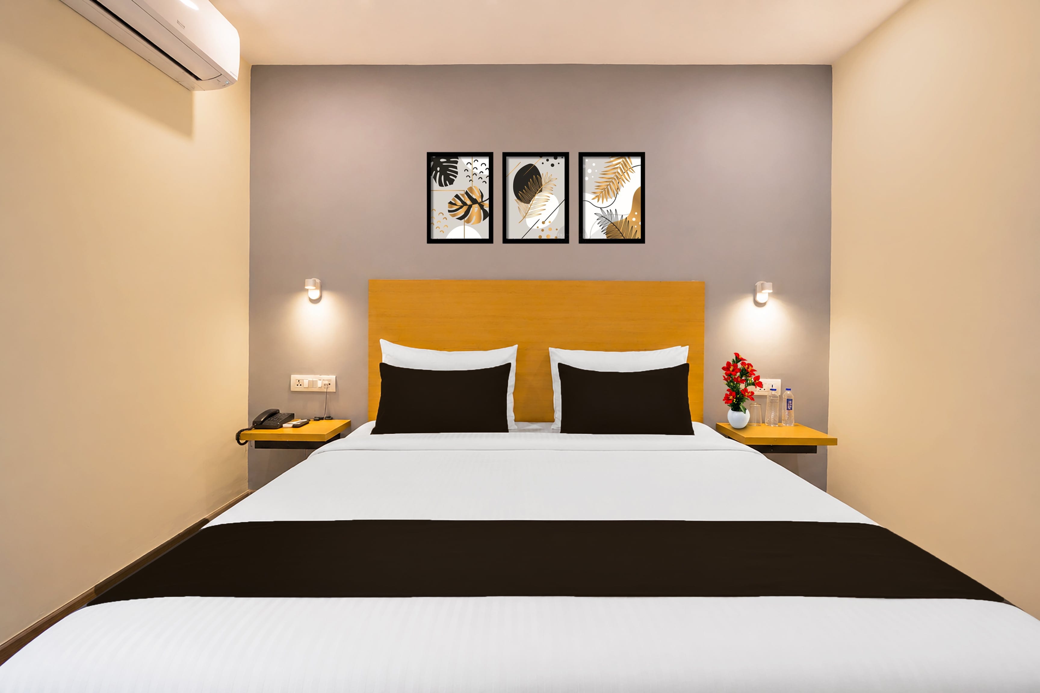 Super Townhouse Paldi Bus Terminal Ahmedabad Formally Neelkanth - Tap to explore photos