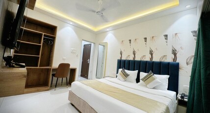 The Orion Premium Suites Room Type - Luxury Two Bedroom Apartment With Kitchenette and Living Room