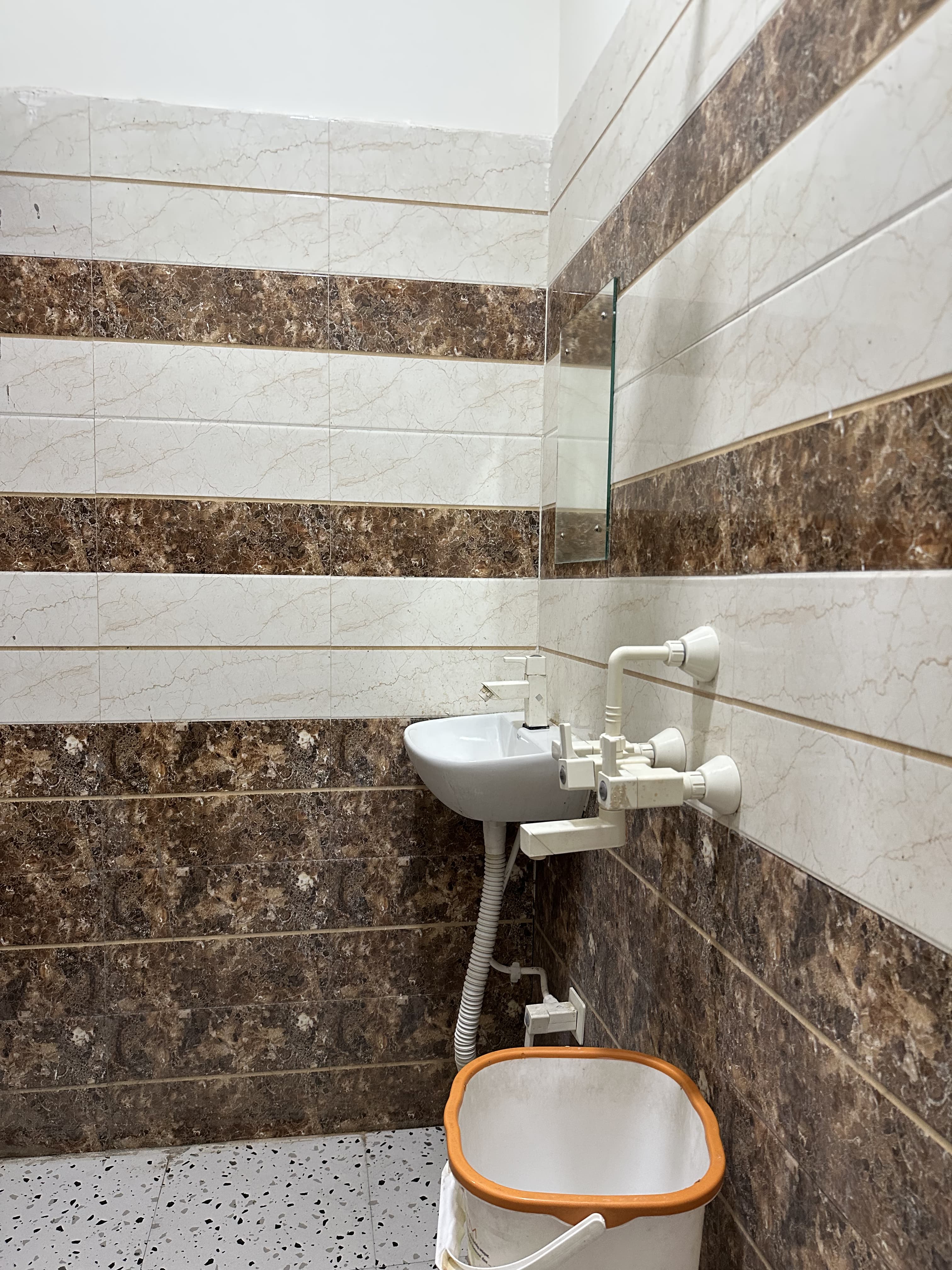 Hotel White house - Tap to explore photos