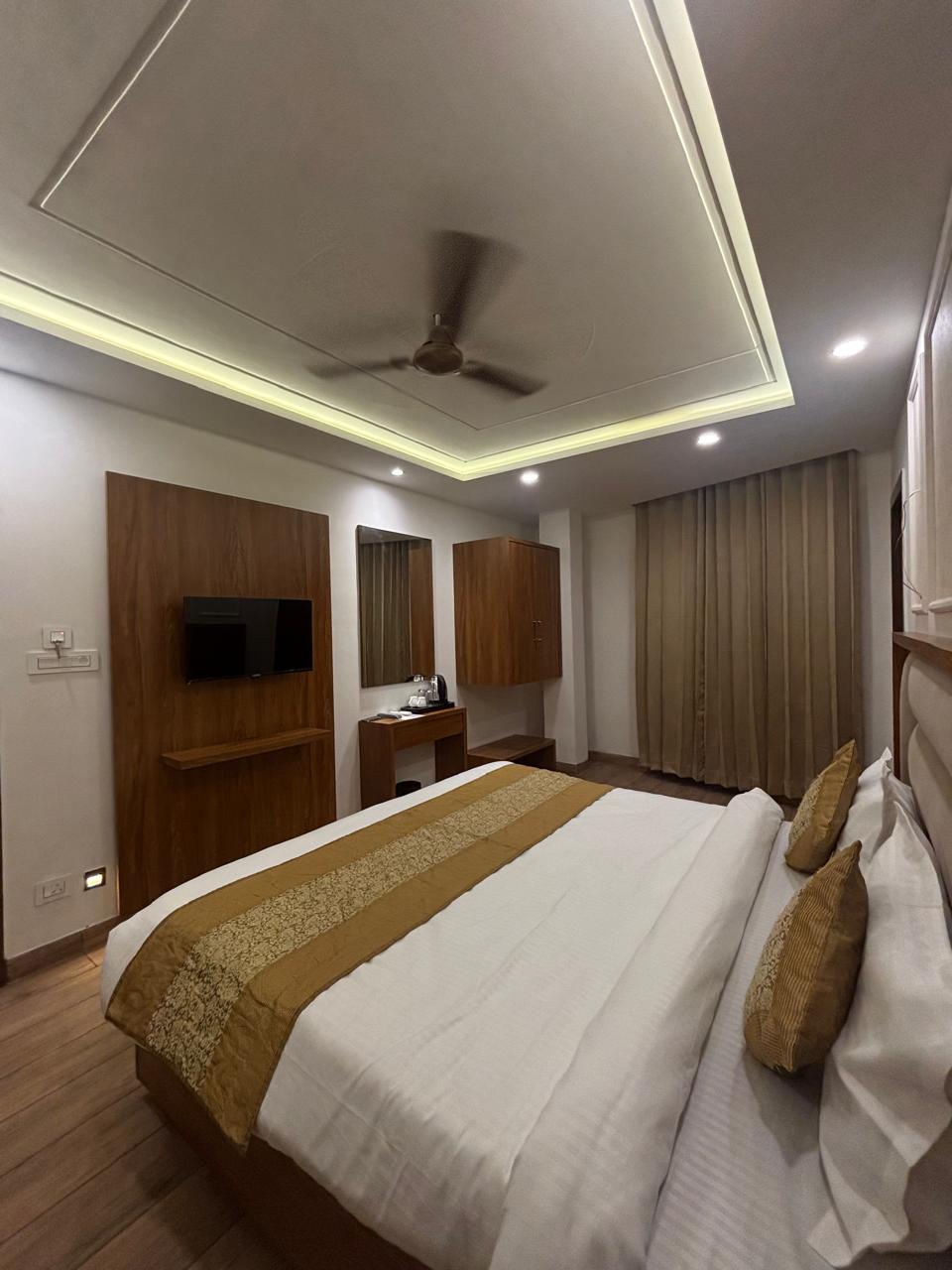 Hotel G R Residency | 2 Min Walk to Golden Temple - Tap to explore photos