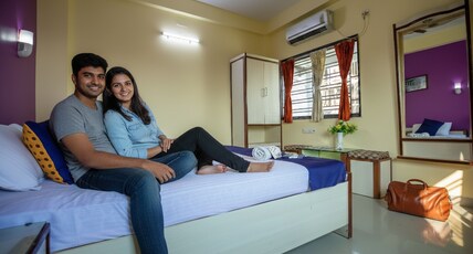HOTEL MIRA INTERNATIONAL Room Type - Deluxe Double Non AC Room