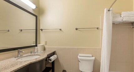 Best Western Pioneer Room Type - Accessible - 2 Queen, Mobility Accessible, Bathtub, Non-Smoking, Full Breakfast Best Western Pioneer Room Type - Accessible - 2 Queen, Mobility Accessible, Bathtub, Non-Smoking, Full Breakfast