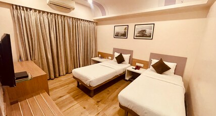 Seasons Hotel Room Type - Deluxe Room with Twin Bed
