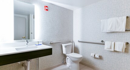 Holiday Inn Express Mill Valley - Sausalito Area Room Type - 1 King Standard Communications Mobility Accessible Holiday Inn Express Mill Valley - Sausalito Area Room Type - 1 King Standard Communications Mobility Accessible