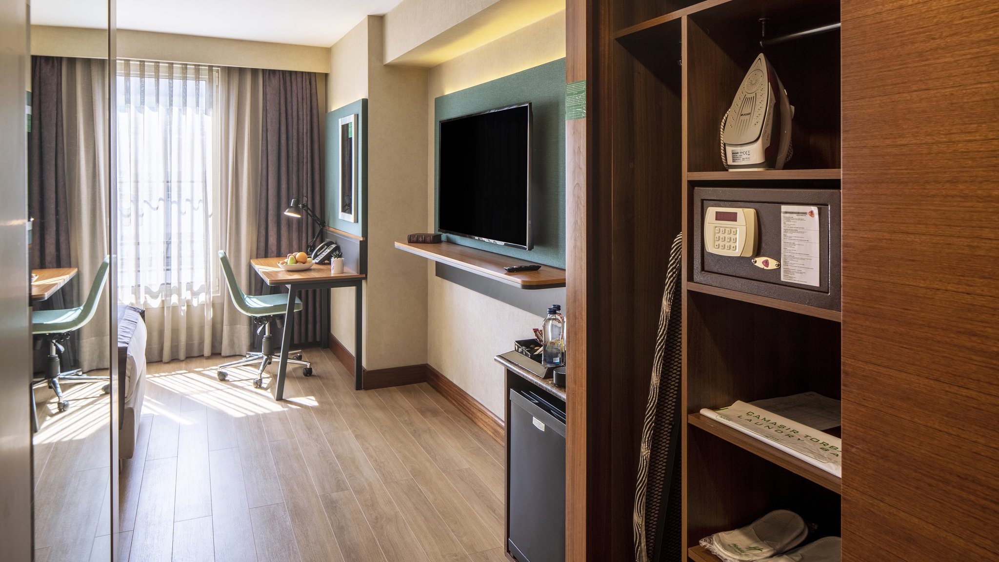 Holiday Inn Sisli - Tap to explore photos