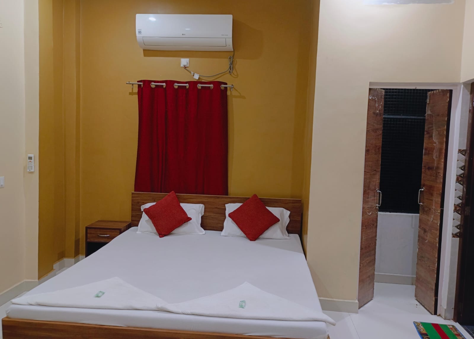 Lotus Paying Guest House - Tap to explore photos