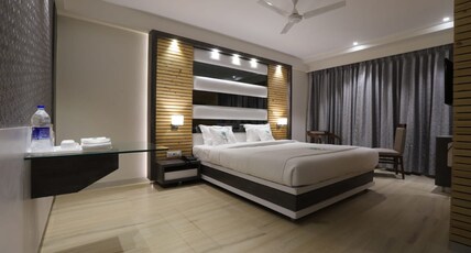 Hotel S3 Park Room Type - Suite Room with Bathtub