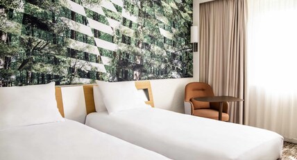 Novotel Bordeaux M Room Type - Classic room - 1 double bed or 2 single beds on request Novotel Bordeaux M Room Type - Classic room - 1 double bed or 2 single beds on request