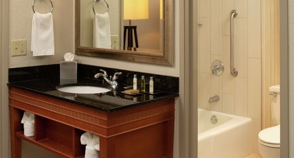 DoubleTree Suites by Hilton Seattle Airport/Southcenter Room Type - 1KING 2 ROOM SUITE NONSMOK
