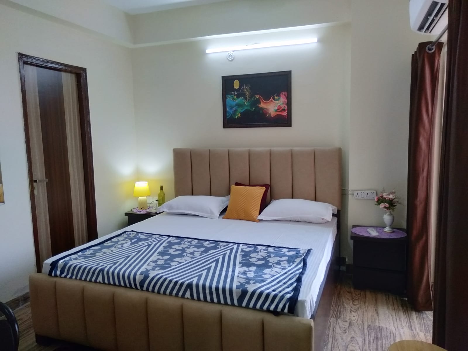Entire 1 BHK lads Luxury Ek murti Greno west - Tap to explore photos