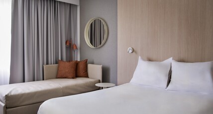 Novotel Bordeaux M Room Type - Superior room with 1 double bed