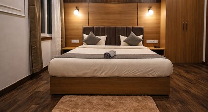 Vaidik Palace - 800 mtr from Prem Mandir Room Type - Deluxe Non - AC Room