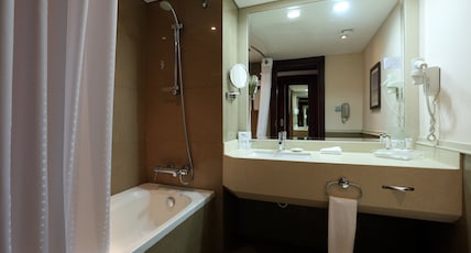 Holiday Inn Riyadh Izdihar Room Type - 1 King Premium Central Building