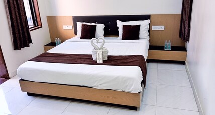 Maruti home stay Room Type - Deluxe room 202