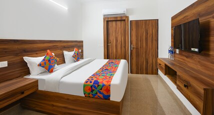 FabHotel Sky Sector 76 Room Type - Deluxe Room