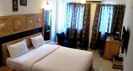 HOTEL STONARC Room Type - Deluxe Room (Queen Bed or Twin Bed)