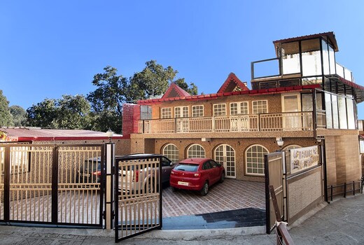 The Imperial Green (180 lake view)