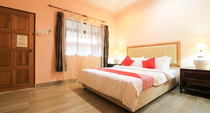 Hotel O Ombak Inn Chalet Room Type - Deluxe Queen