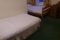 OYO Rose & Crown Hotel