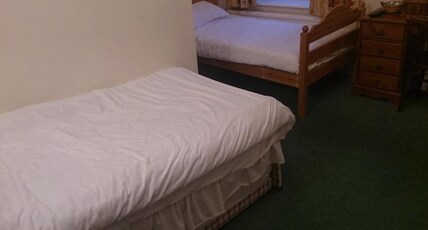 OYO Rose & Crown Hotel Room Type - Standard Family of 3 Room OYO Rose & Crown Hotel Room Type - Standard Family of 3 Room