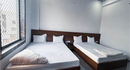 Hotel Ishwar Palace Room Type - AC Family Room With Window ( 2 Double Bed)