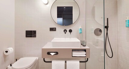 Novotel Hamburg Central Station Room Type - Standard room with 2 single size beds