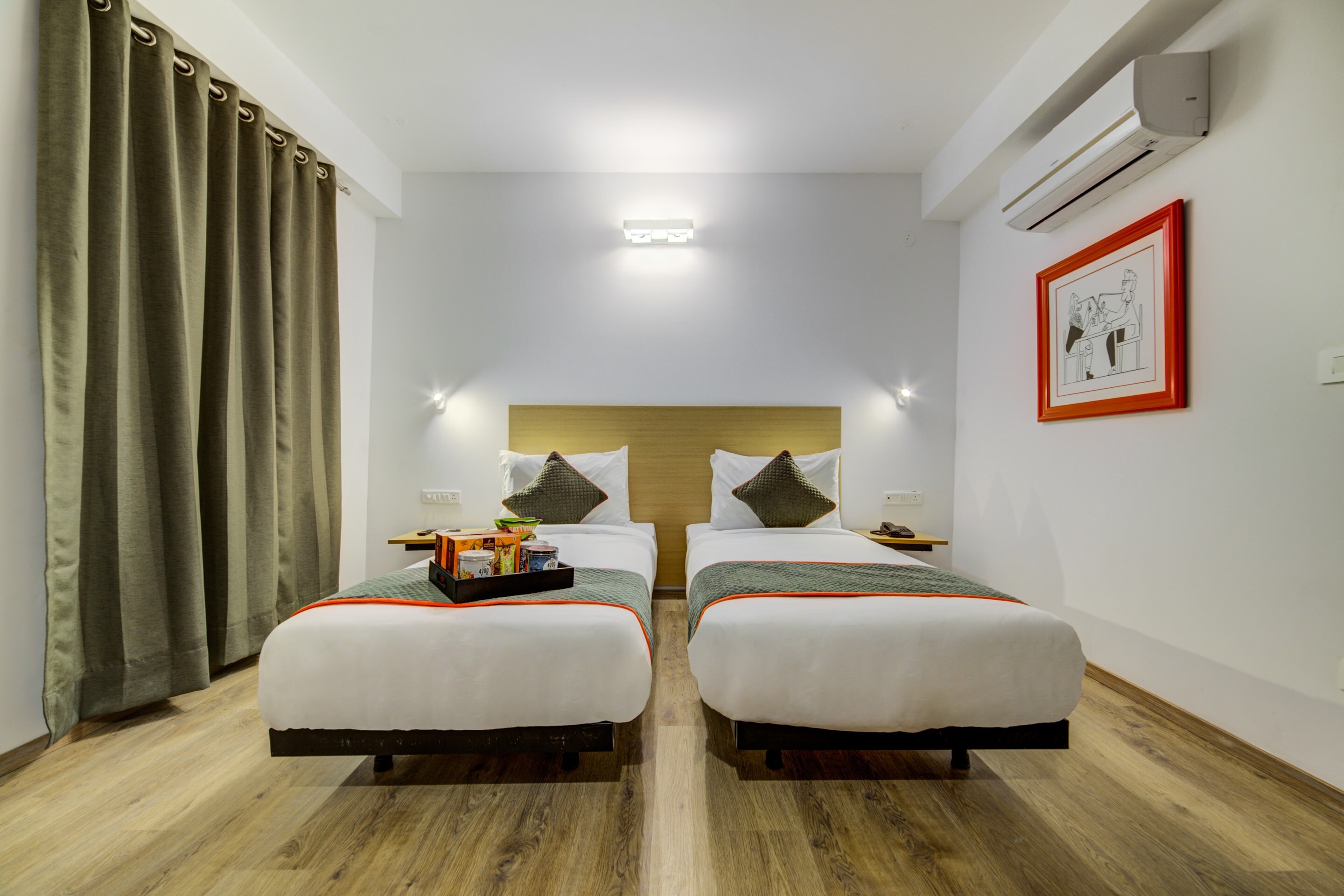 Townhouse Luxury Stay - Tap to explore photos