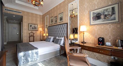 Sapphire City Hotel Room Type - Deluxe Double or twin Room