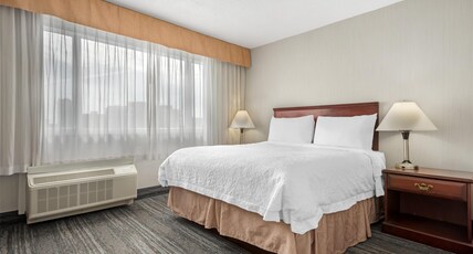 Best Western Plus Suites Downtown Room Type - APARTMENT - QUEEN BED,NSMK,1BDRM,SOFBD,LIVING,KITETT,WIFI,FULL BREAKFAST Best Western Plus Suites Downtown Room Type - APARTMENT - QUEEN BED,NSMK,1BDRM,SOFBD,LIVING,KITETT,WIFI,FULL BREAKFAST