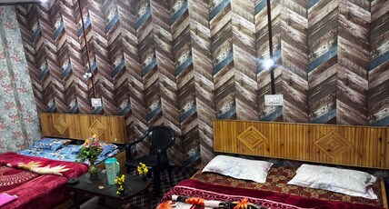 Aziz Guest House | Near Dal Lake Room Type - Standard Double Room