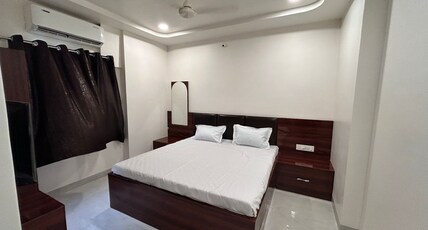 Hotel Naitik Inn Room Type - Queen Bed AC Room