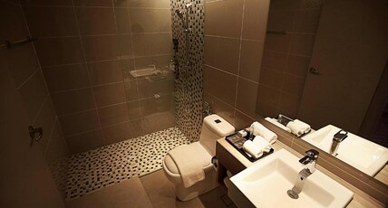 DoubleTree Resort by Hilton Hotel Penang Room Type - KING DELUXE ROOM - BALCONY
