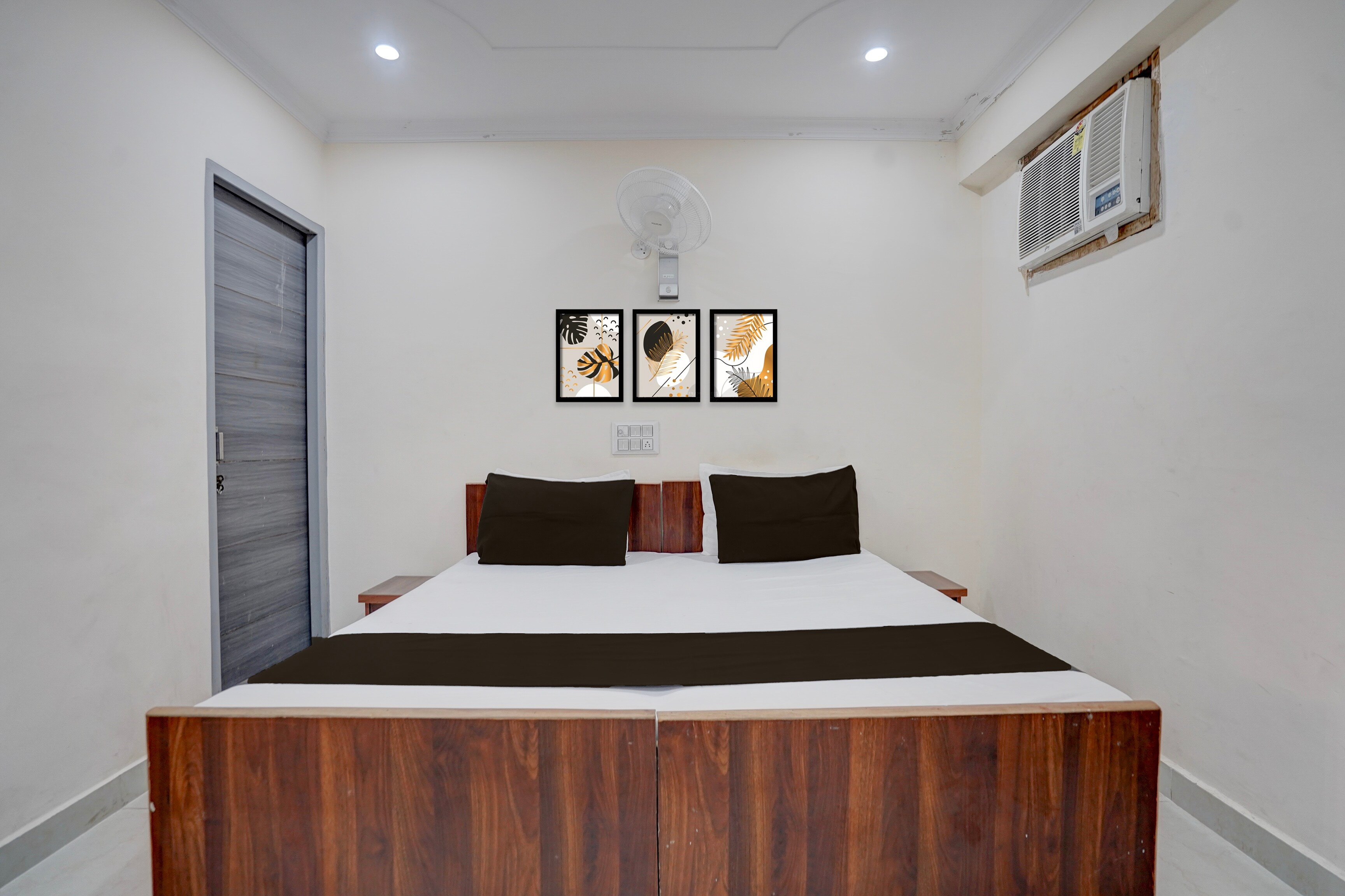 Hotel O Jagdamba Homestay Hotel & Guest House - Tap to explore photos