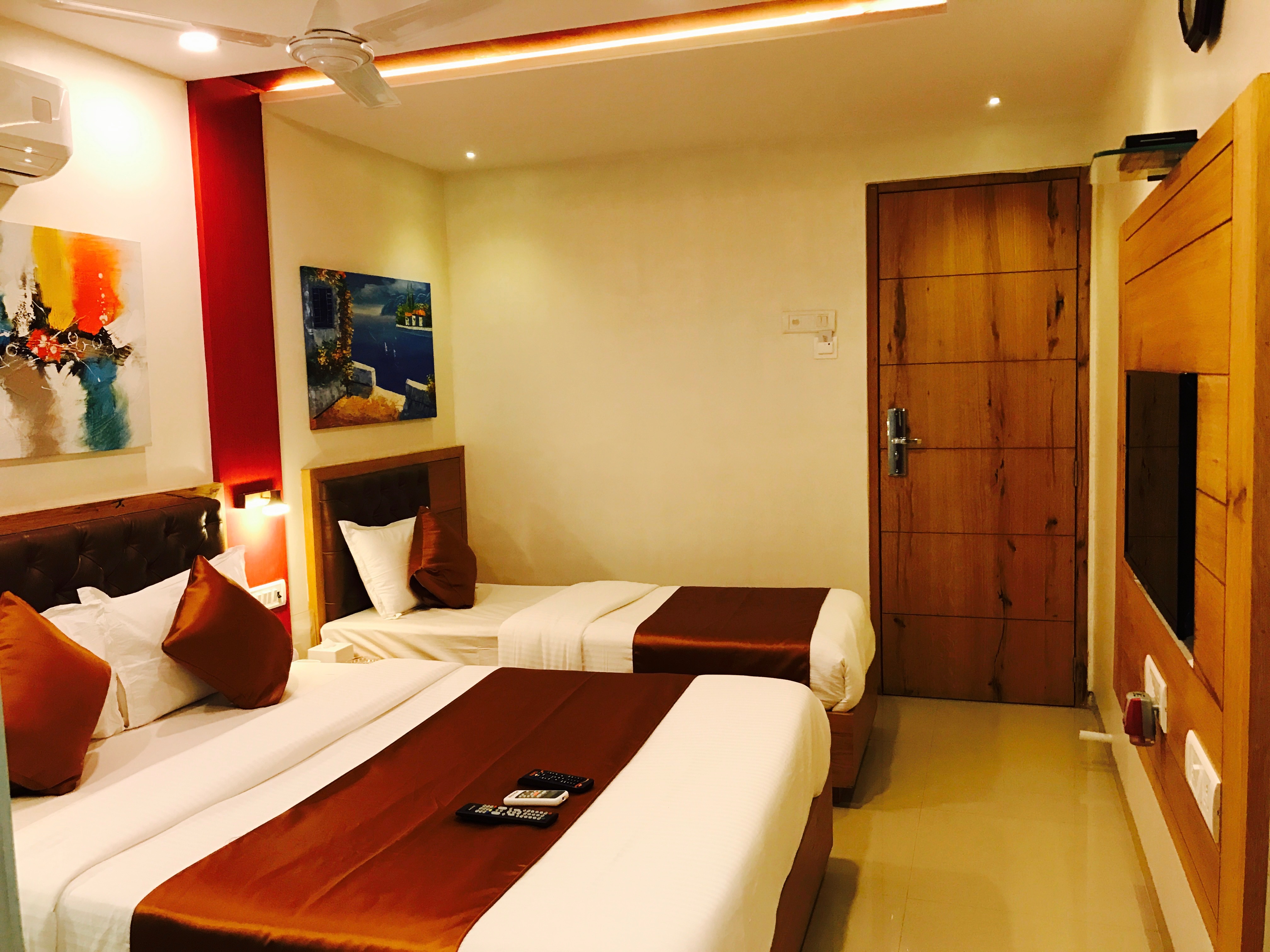 Hotel Grandeur  Walkable Distance from Mumbai International Airport - Tap to explore photos