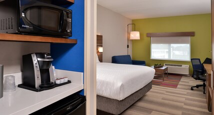 Holiday Inn Express & Suites Alachua - Gainesville Area Room Type - 1 King Standard Comm Access Tran Shwr