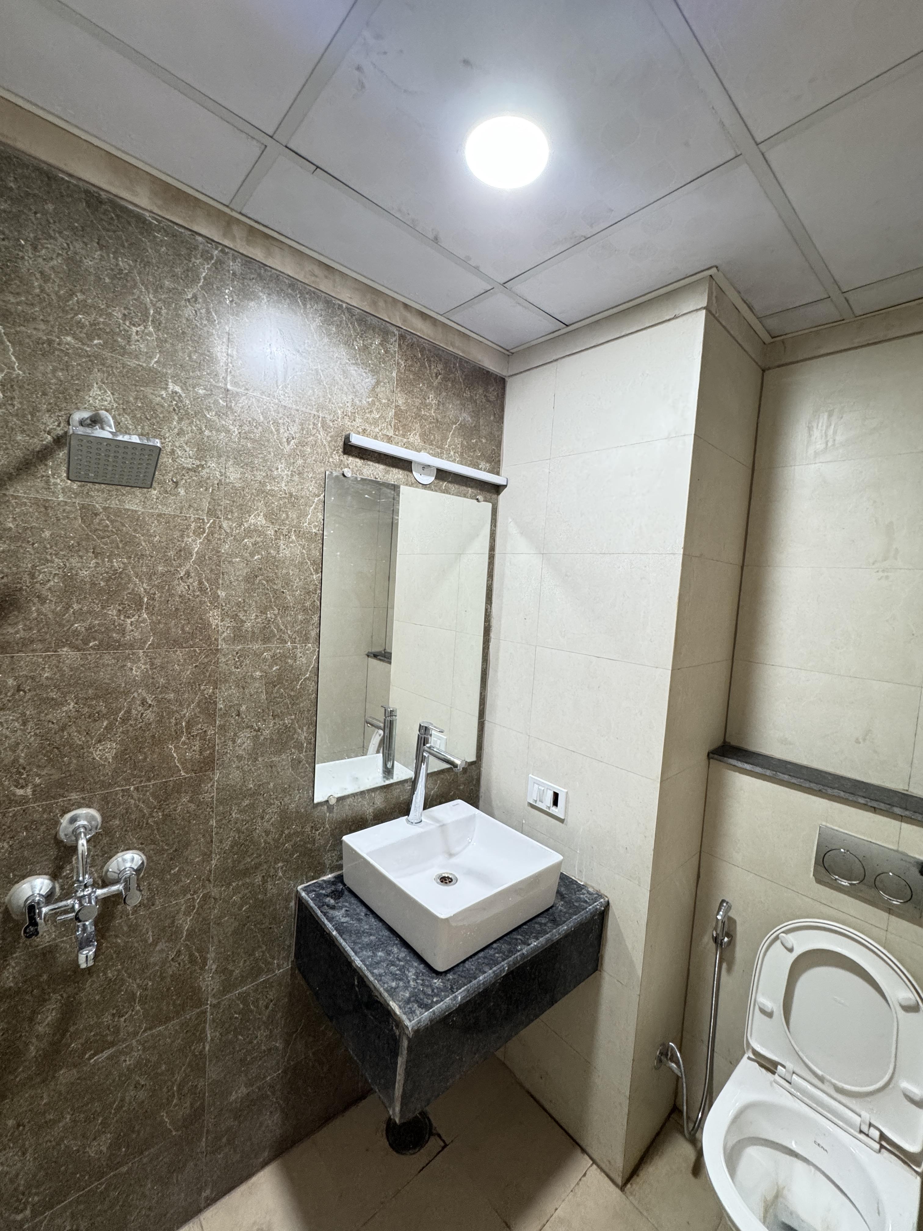 Skyline luxury studio - Tap to explore photos