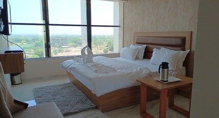 hotel shree regency Room Type - Deluxe Room