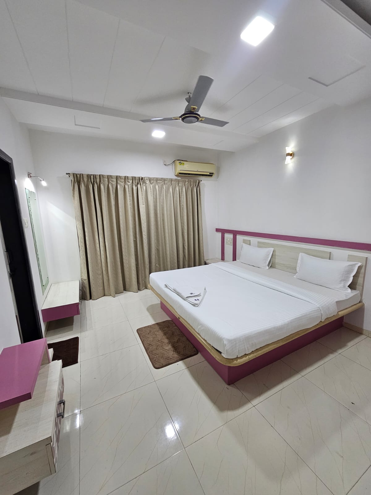 Zenith Shared Living Pune - Tap to explore photos