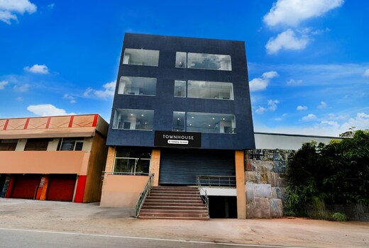 Super Townhouse Cherlapally Bus Terminal Formerly Hotel Chakripuram