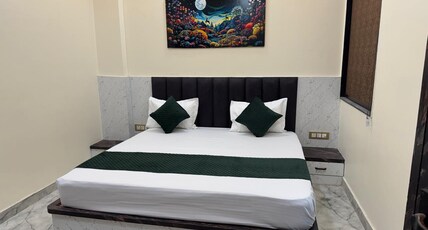 Hotel Shri Radhavan Room Type - Deluxe Room