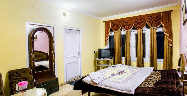 Hotel Samrat - Tap to explore photos