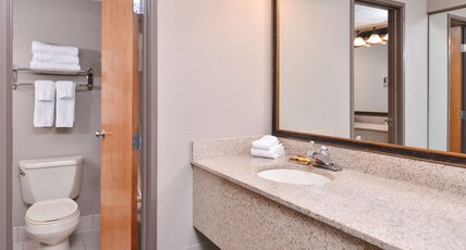 Best Western Plus Kelly Inn Room Type - 1 King Bed, Non-Smoking, Deluxe River View, Sofabed, Microwave And Refrigerator, High Speed Internet Best Western Plus Kelly Inn Room Type - 1 King Bed, Non-Smoking, Deluxe River View, Sofabed, Microwave And Refrigerator, High Speed Internet