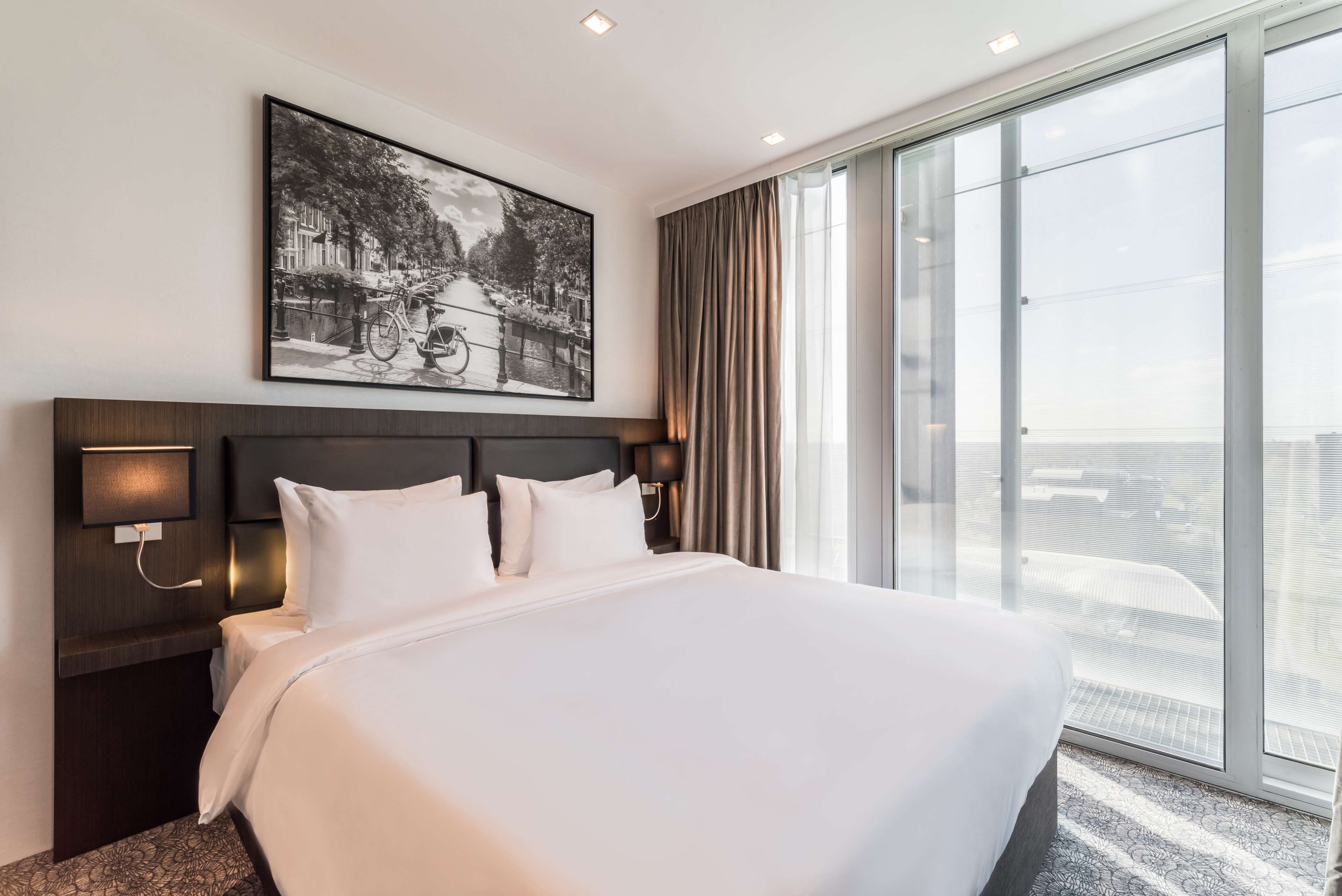 Radisson Hotel & Suites Amsterdam South - Tap to explore photos