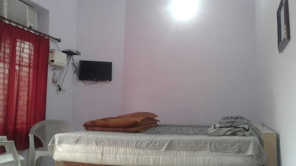 Sharma paying guest house - Tap to explore photos